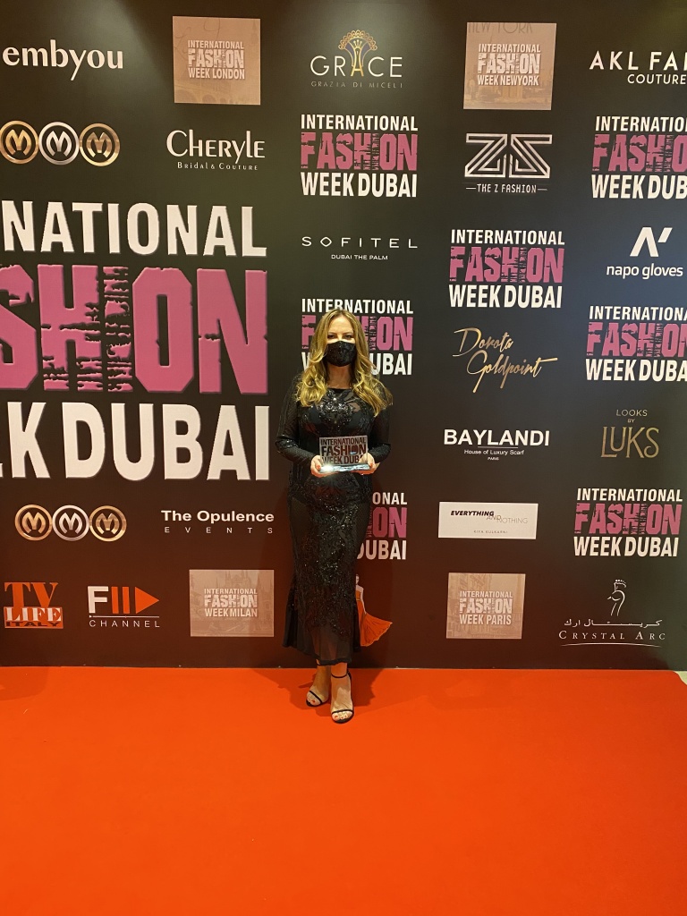 Przeambitni.pl: Dorota Goldpoint świeci niczym złoto podczas Fashion Week w Dubaju