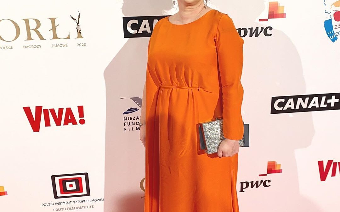 Jowita Budnik w pomarańczowej sukni Doroty Goldpoint na Gali Orły 2020