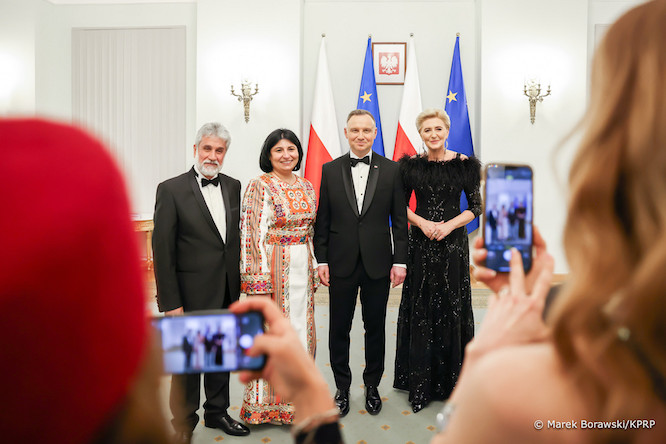 Fakt.pl:How did the first lady dress for her meeting with diplomats? The stylist has no doubts: Agata Duda felt the carnival